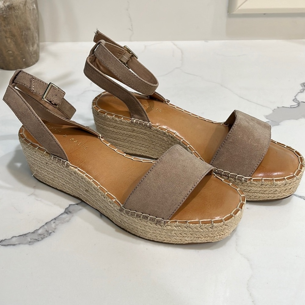 Kelly and Katie platform sandals 👡